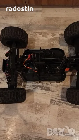 RC Колилчка 1:8 , снимка 3 - Електрически играчки - 55781814
