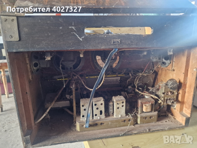 ретро радио Latvya(Латвия) с грамофон, снимка 2 - Антикварни и старинни предмети - 44728662