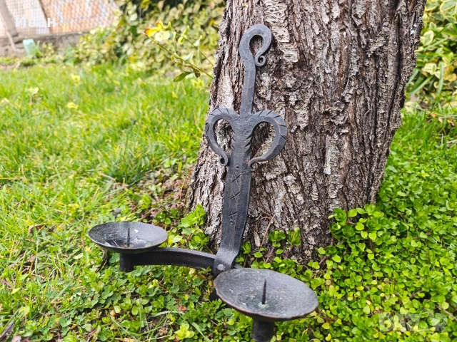 ръчно кован меден свещник , снимка 2 - Антикварни и старинни предмети - 53783979