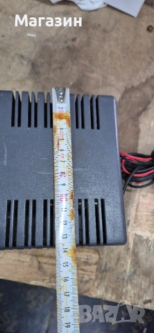 Зарядно за акумулатор , снимка 3 - Аксесоари и консумативи - 53197759