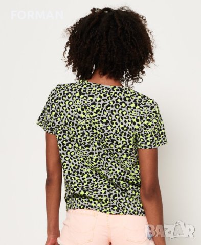 СТРАХОТНА блуза в сиво-зелени цветове и черен перлен надпис, снимка 2 - Тениски - 40257957