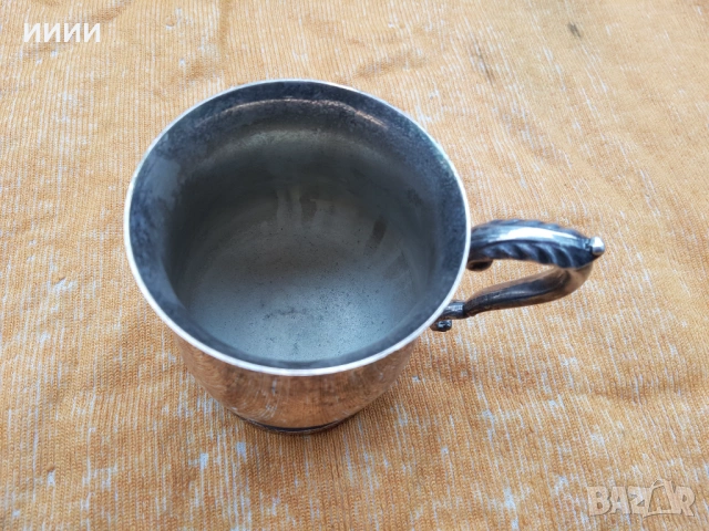 Посребрена халба чаша