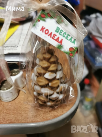 Ароматна коледна свещ - Шишарка, снимка 2 - Ръчно изработени сувенири - 52705794