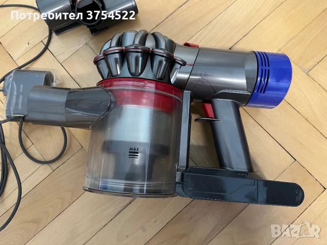 Вертикална прахосмукачка Dyson V8 sv25, снимка 12 - Прахосмукачки - 51218185