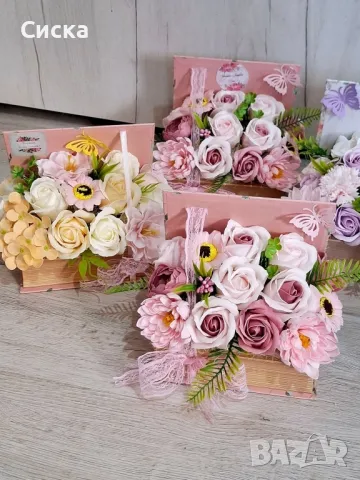 Разнооблазие на кутия книга" със сапунени цветя подходящ подарък за всеки повод, снимка 7 - Подаръци за жени - 40950959