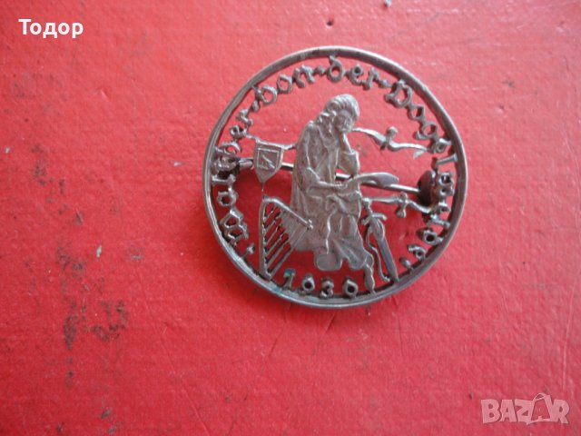 Ажурна сребърна брошка знак 1930, снимка 2 - Колиета, медальони, синджири - 40085082
