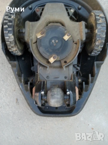 Продавам косачка робот , снимка 5 - Градинска техника - 51234624