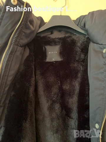 Дълго черно яке с пух отвътре и косъм на качулката с джобове 36 размер на марката Mohito 🖤, снимка 13 - Якета - 51464245