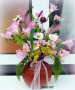 Антична ваза с пролетни цветя, снимка 4
