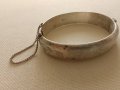 Винтидж английска гравирана гривна от 70-те години на пантите, сребро 925, проба 379 -20грама,предпа, снимка 2