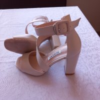 Дамски сандали на ток, снимка 2 - Дамски елегантни обувки - 42022646