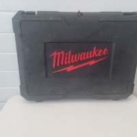 Куфар за акумулаторен винтоверт Milwaukee липсващи закопчалки, снимка 1 - Други инструменти - 41348140