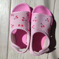 Сандали пантофки на черешки, снимка 1 - Детски сандали и чехли - 42235104