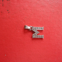 Сребърна висулка медальон с камъни 925  буква М, снимка 6 - Колиета, медальони, синджири - 44620367