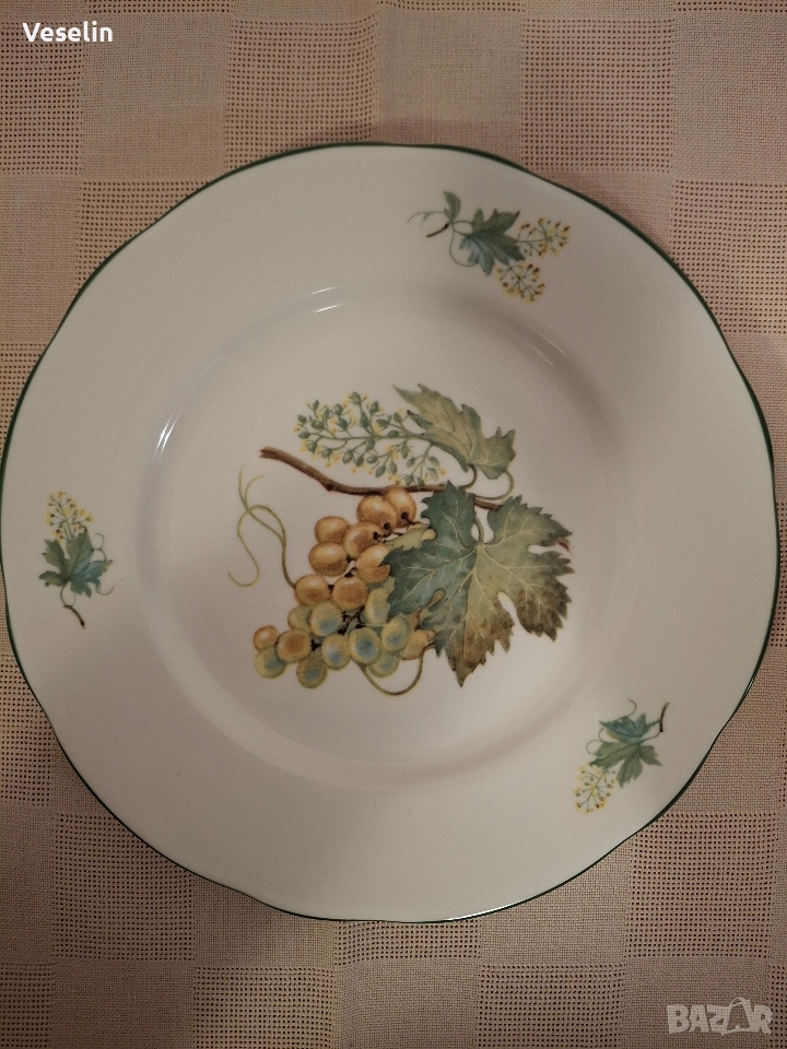 Английска чиния- костен порцелан , снимка 1