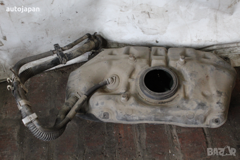 Бензинов резервоар с гърловина Тойота ярис д4д хп13 1.4 14г Toyota yaris d4d xp13 1.4 2014, снимка 1