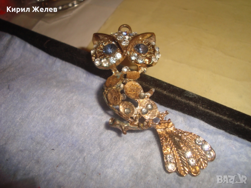 ЗЛАТИСТО БУХАЛЧЕ с КРИСТАЛИ - ВИНТИДЖ ФЕШЪН АРТ МЕДАЛЬОН 67761, снимка 1
