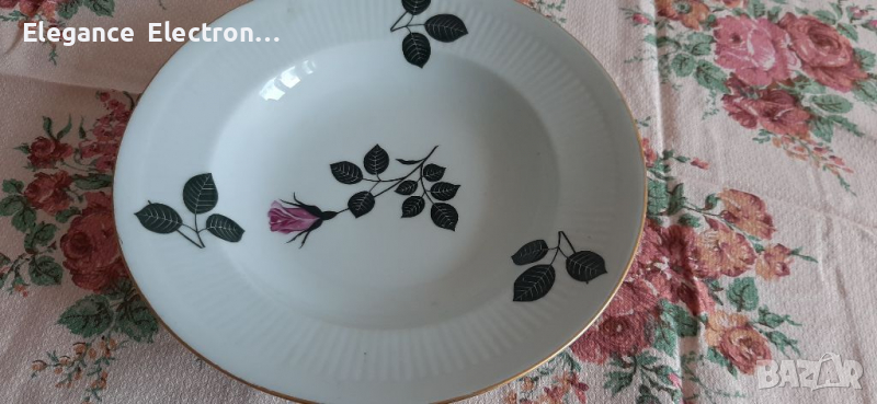 1бр.Порцеланова Чиния.Червена  Роза, снимка 1
