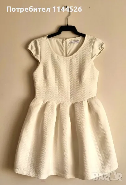 Бяла релефна рокля Reserved 140см., снимка 1