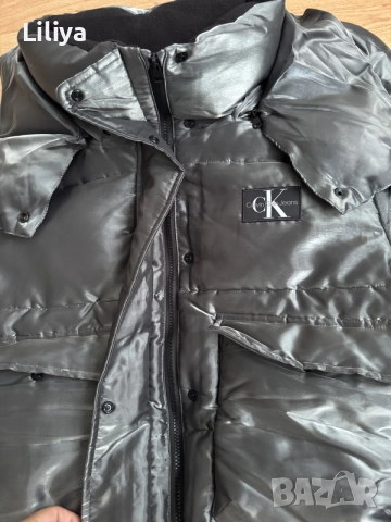 Продавам яке Сalvin Klein liquid metal puffer, снимка 3 - Якета - 56231214