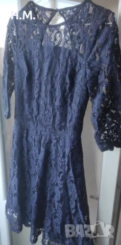 Тъмносиня дантелена рокля 