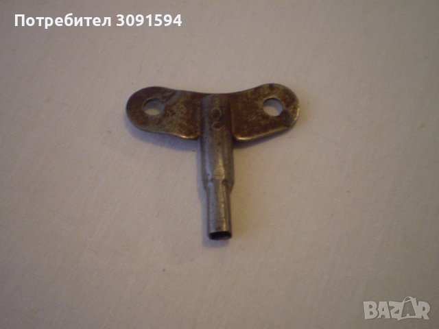 Антикварен ключ за стенен часовник, снимка 2 - Антикварни и старинни предмети - 40492599