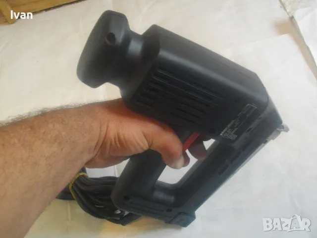 НОВ ОРИГИНАЛЕН НЕМСКИ BLACK DECKER ГОЛЯМ ЕЛЕКТРИЧЕСКИ ТАКЕР КОМБИНИРАН СКОБИ ПИРОНИ 19-30мм , снимка 15 - Други инструменти - 49509769