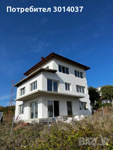 Новопостроена триетажна къща в Бяла