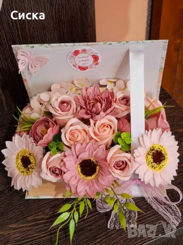 Кутия книга📖 със сапунени цветя подходяща за учители📚 и за всеки ваш специален повод, снимка 7 - Подаръци за жени - 40950776