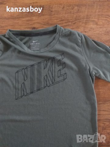 Nike - страхотна юношеска тениска , снимка 3 - Детски тениски и потници - 41591622