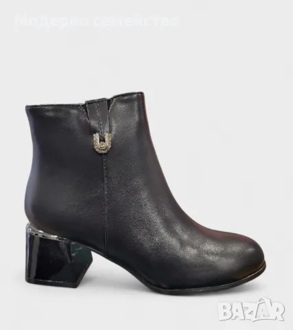 Стилни дамски боти в черно с цип 