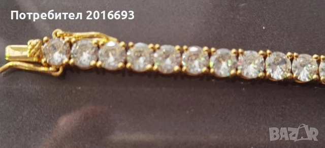 Дамска гривна с кристалчета., снимка 2 - Гривни - 52939376