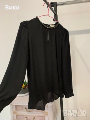 Красива блуза в размер XS, снимка 4 - Блузи с дълъг ръкав и пуловери - 44259939