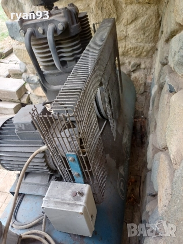 Трифазен компресор за въздух PARISE COMPRESSORI - 300л+, снимка 12 - Компресори - 51643374