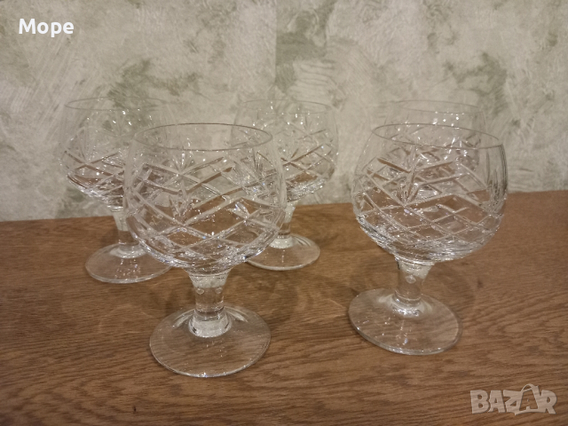 кристални чаши със столче 