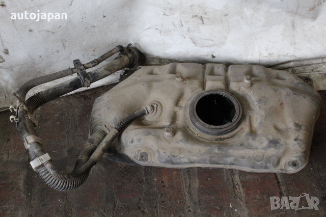 Бензинов резервоар с гърловина Тойота ярис д4д хп13 1.4 14г Toyota yaris d4d xp13 1.4 2014