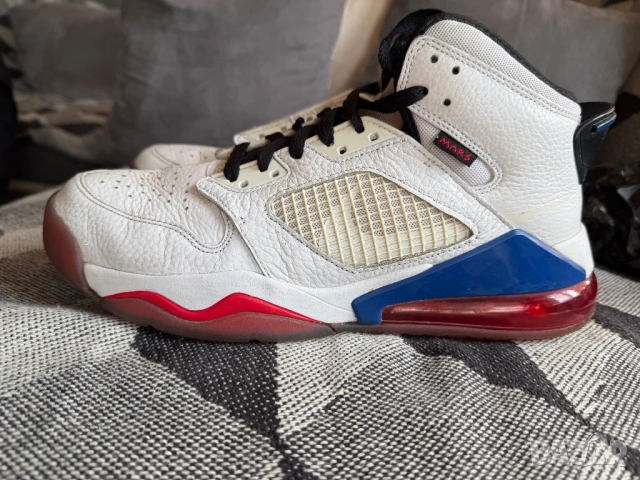 Nike Air Jordan Mars 270, снимка 2 - Маратонки - 53218587