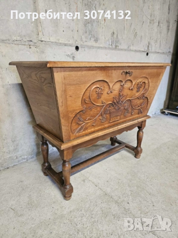 Дъбов шкаф с дърворезба, снимка 2 - Шкафове - 51541425