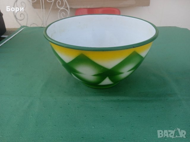 Стара емайлирана купа