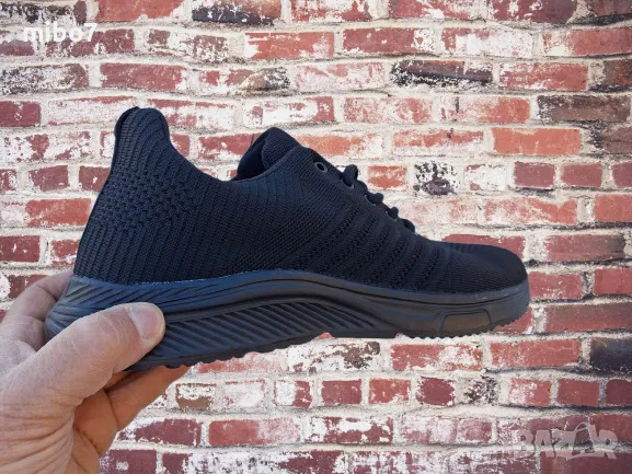 Дишащи олекотени мъжки маратонки в черно., снимка 4 - Маратонки - 40143509