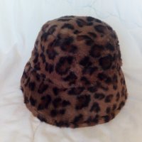 Плюшена шапка идиотка с леопардов принт, снимка 2 - Шапки - 34687179