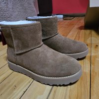 Велурени боти UGG, снимка 1 - Дамски боти - 44335491