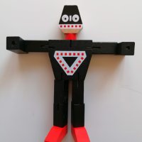 Дървен робот играчка, снимка 1 - Фигурки - 42598978