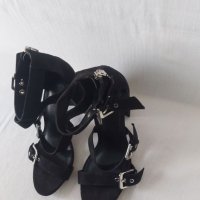Черни велурени сандали на ток Bershka , снимка 7 - Дамски обувки на ток - 39926843