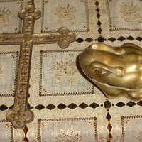 Месингови предмети - кръст и жаба , снимка 1 - Антикварни и старинни предмети - 41317409