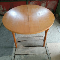 Разтегателна дървена маса с 6 стола в комплект, снимка 3 - Маси - 44595083