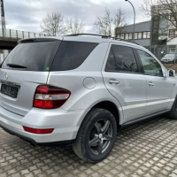 Mercedes-Benz ML 300 CDI 4-Matic, снимка 3 - Автомобили и джипове - 36146336