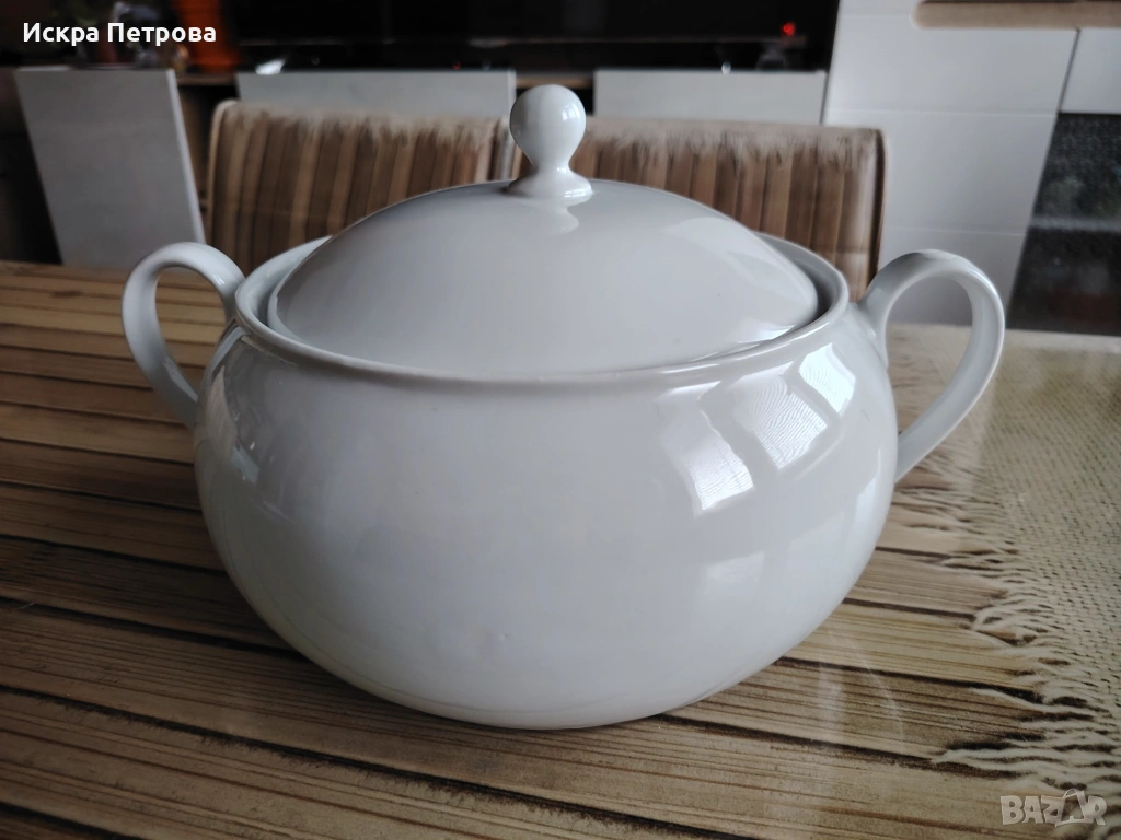 Порцеланов румънски супник, снимка 1