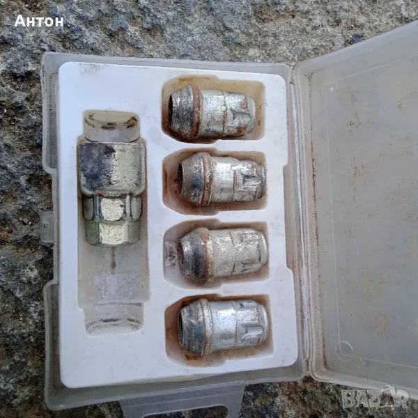 Гайки секретни за Тойота Ярис, снимка 1