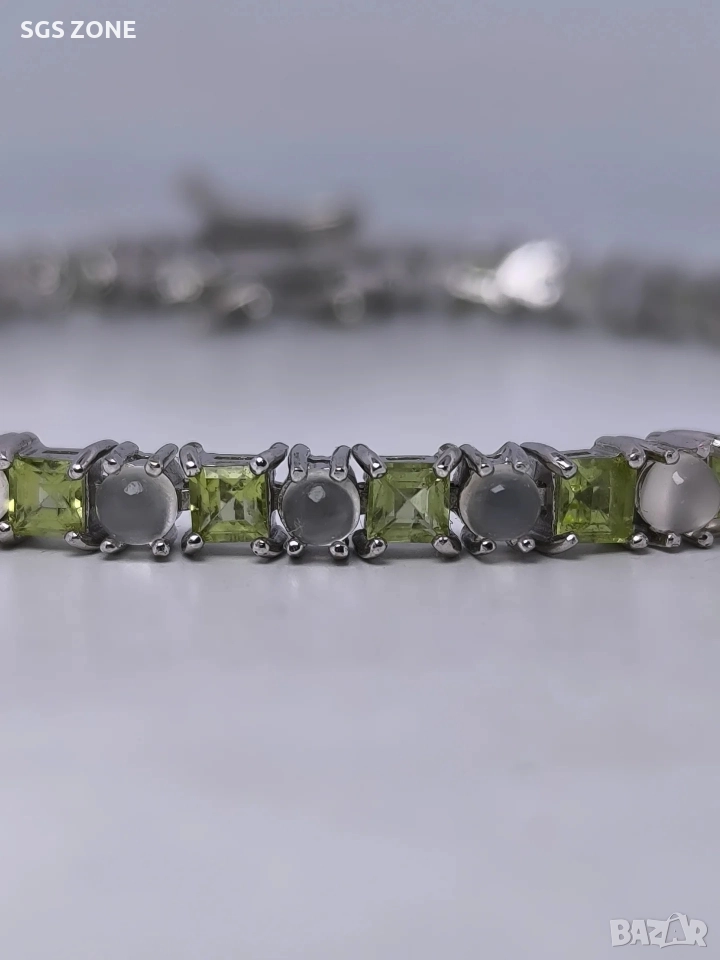 Ръчно изработена сребърна гривна с перидот и лунен камък, снимка 1